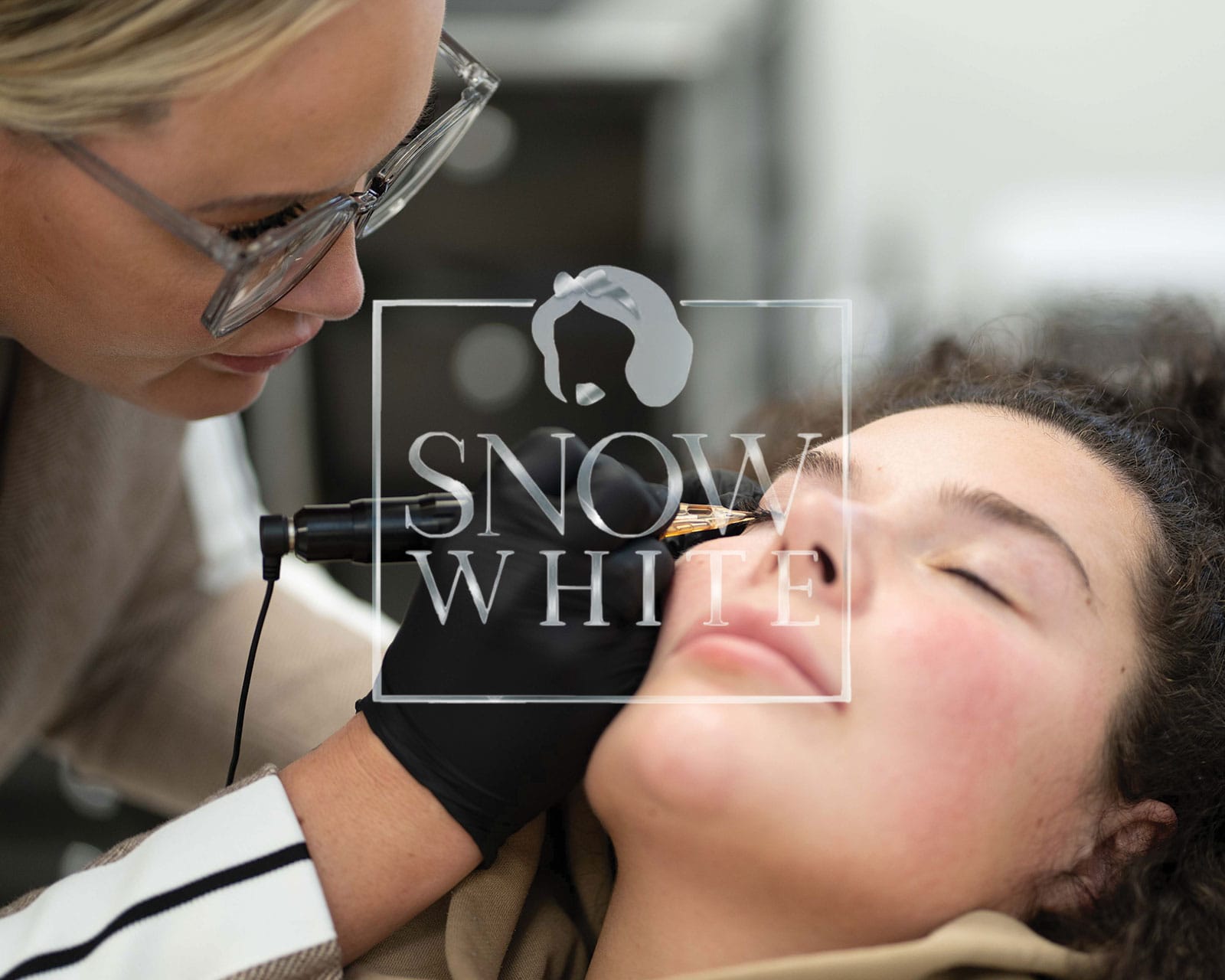 snow-white-feature